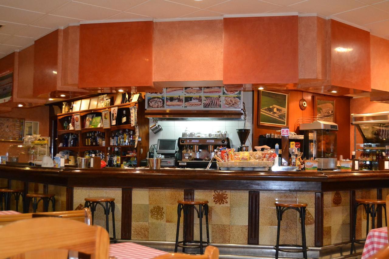 Hotel Restaurante Las Camelias Jarrio Kültér fotó